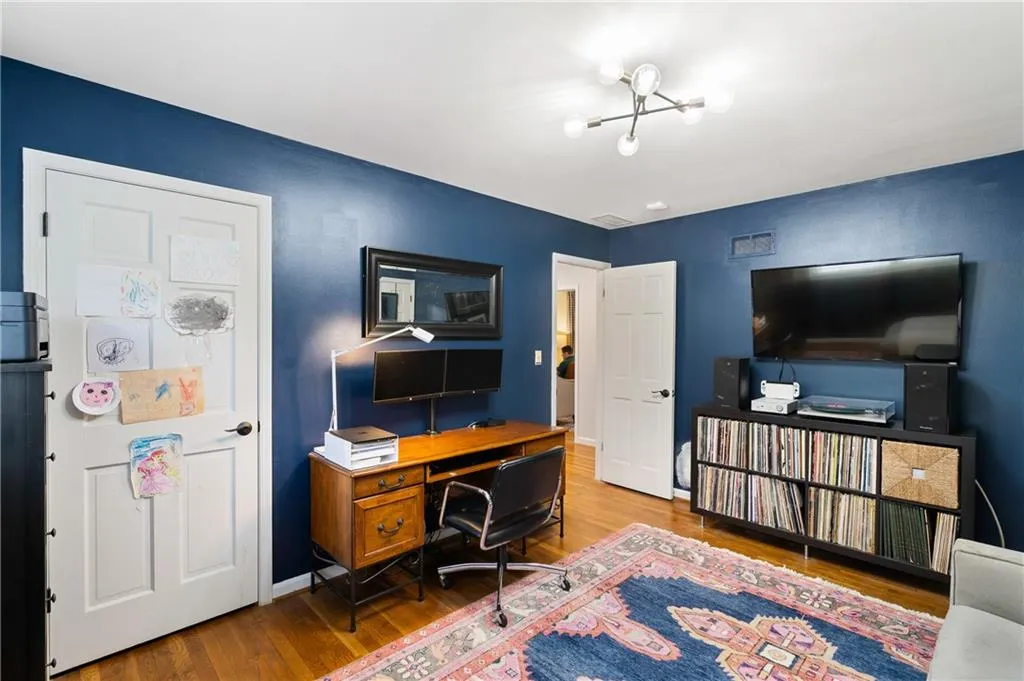 7160 Hunters Branch Drive, Atlanta, Georgia 30328, 5 Bedrooms Bedrooms, ,2 BathroomsBathrooms,Residential,Sold,7160 Hunters Branch Drive,7235016