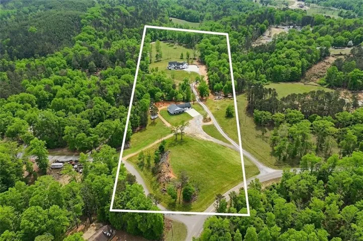 Highlighted border of entire property