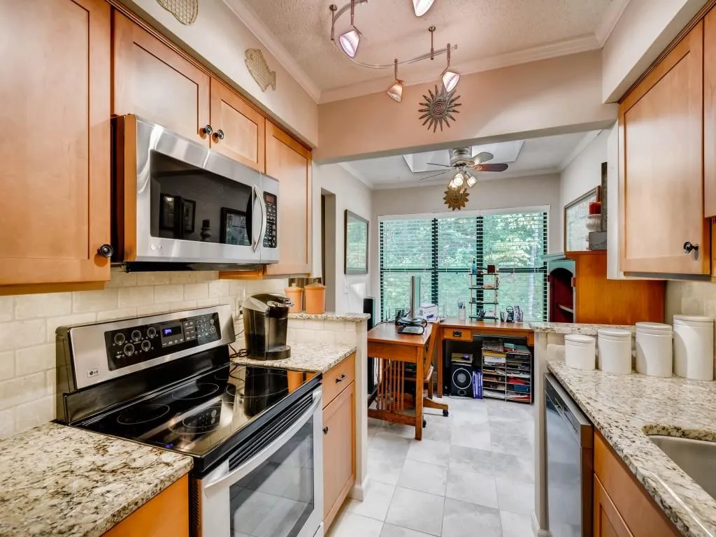 1515 Huntingdon Chase Unit 1515, Sandy Springs, Georgia 30350, 2 Bedrooms Bedrooms, ,2 BathroomsBathrooms,Residential,Sold,1515 Huntingdon Chase Unit 1515,5886169