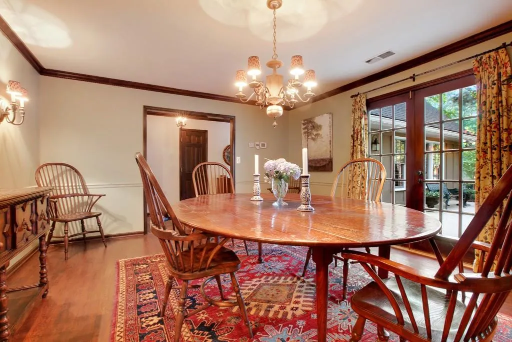 200 Old College Way, Sandy Springs, Georgia 30328, 5 Bedrooms Bedrooms, ,3 BathroomsBathrooms,Residential,Sold,200 Old College Way,5554259