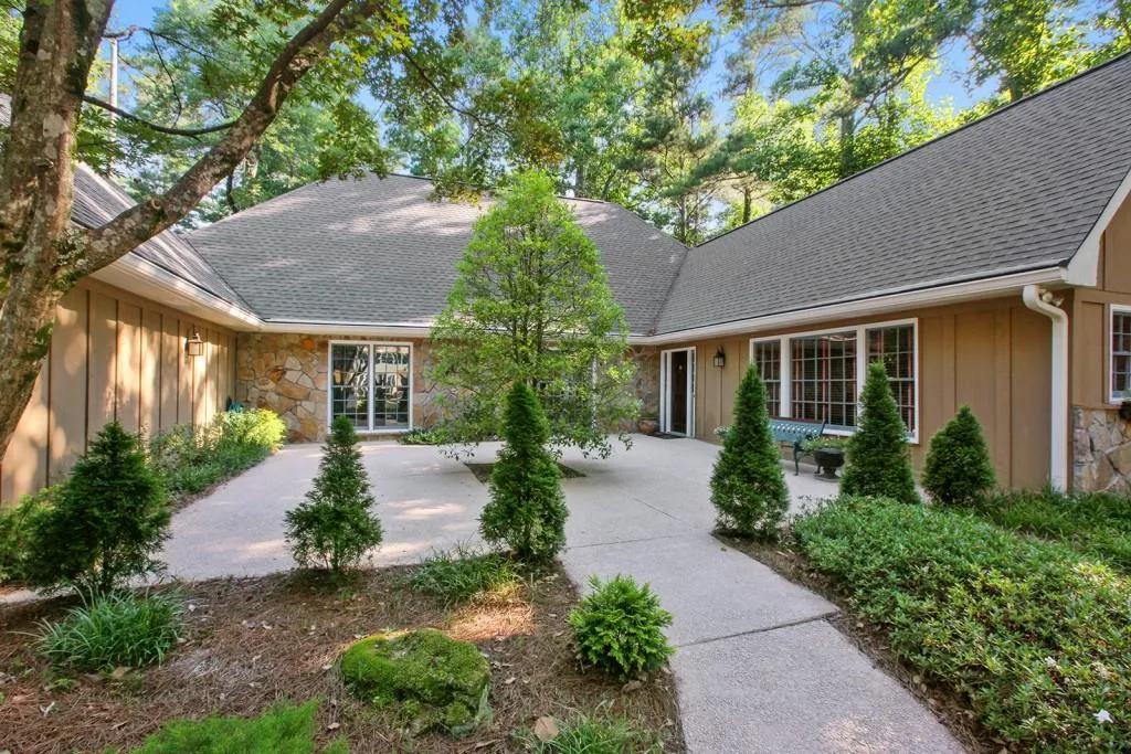 200 Old College Way, Sandy Springs, Georgia 30328, 5 Bedrooms Bedrooms, ,3 BathroomsBathrooms,Residential,Sold,200 Old College Way,5554259