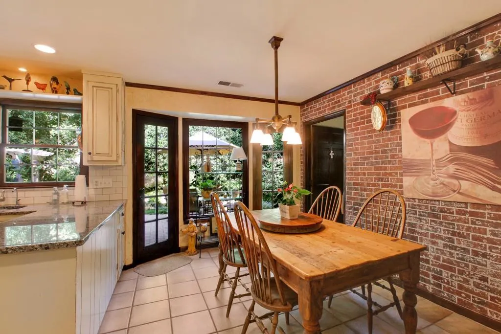 200 Old College Way, Sandy Springs, Georgia 30328, 5 Bedrooms Bedrooms, ,3 BathroomsBathrooms,Residential,Sold,200 Old College Way,5554259