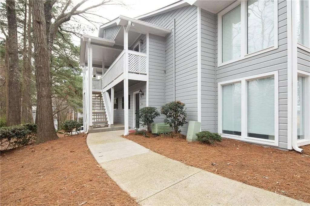 202 Natchez Trace, Atlanta, Georgia 30350, 2 Bedrooms Bedrooms, ,1 BathroomBathrooms,Residential,Sold,202 Natchez Trace,6687589