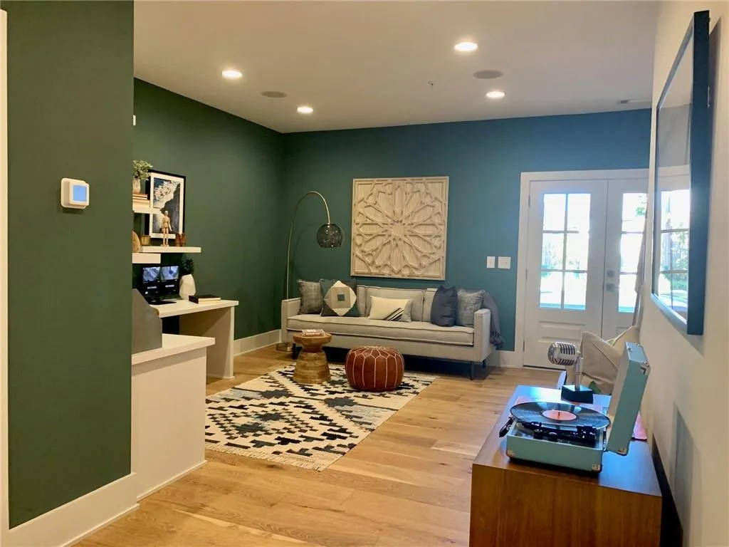 6633 Cadence Boulevard Unit 9, Sandy Springs, Georgia 30328, 2 Bedrooms Bedrooms, ,3 BathroomsBathrooms,Residential,Sold,6633 Cadence Boulevard Unit 9,6800621