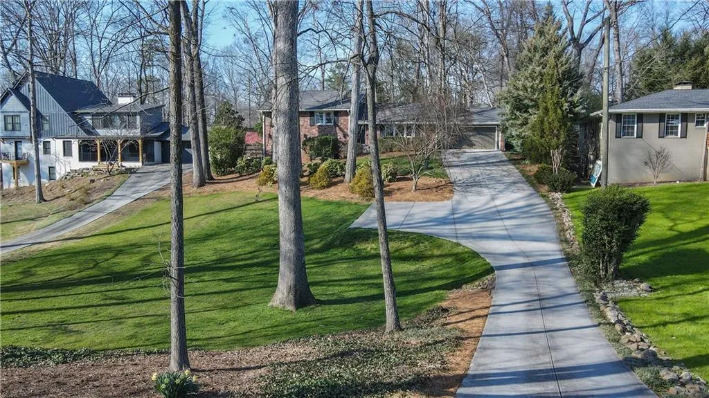 Surrounding community with a yard