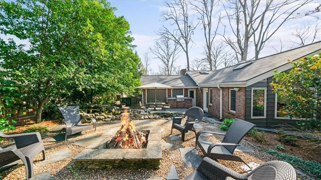 518 Timberland Drive, Sandy Springs, Georgia 30342, 4 Bedrooms Bedrooms, ,3 BathroomsBathrooms,Residential,Sold,518 Timberland Drive,7344381