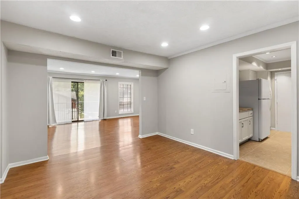 6851 Roswell Road Unit O28, Atlanta, Georgia 30328, 2 Bedrooms Bedrooms, ,2 BathroomsBathrooms,Residential,For Sale,6851 Roswell Road Unit O28,7642540