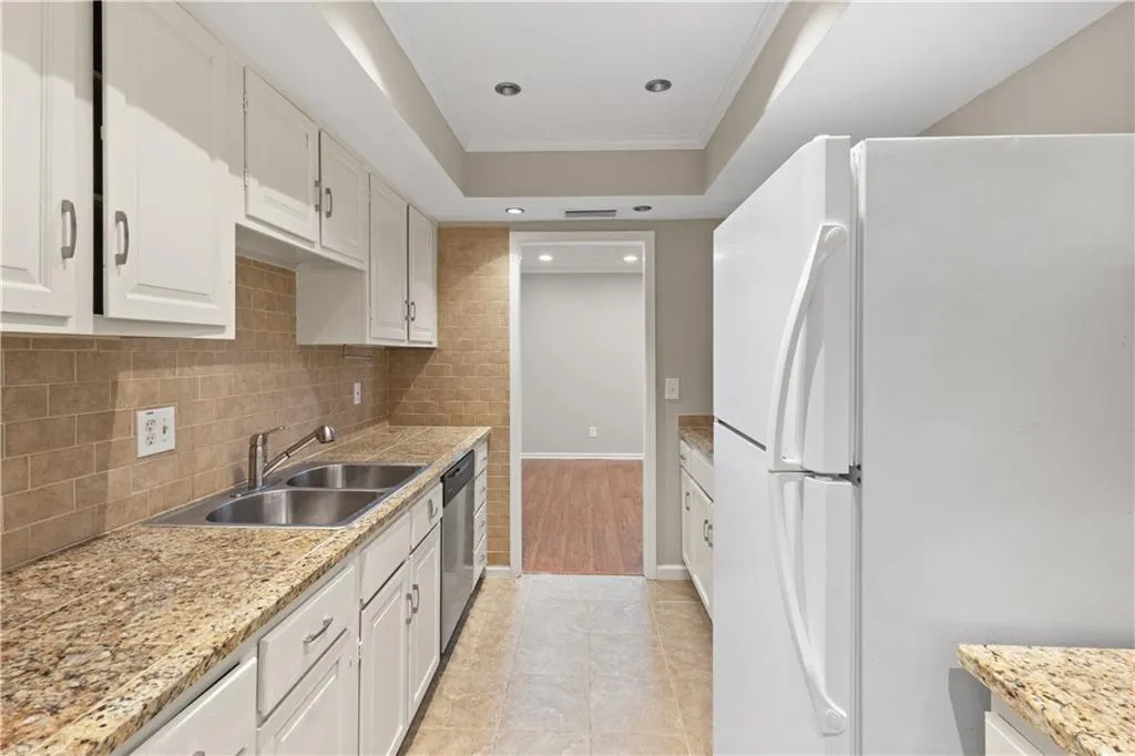 6851 Roswell Road Unit O28, Atlanta, Georgia 30328, 2 Bedrooms Bedrooms, ,2 BathroomsBathrooms,Residential,For Sale,6851 Roswell Road Unit O28,7642540