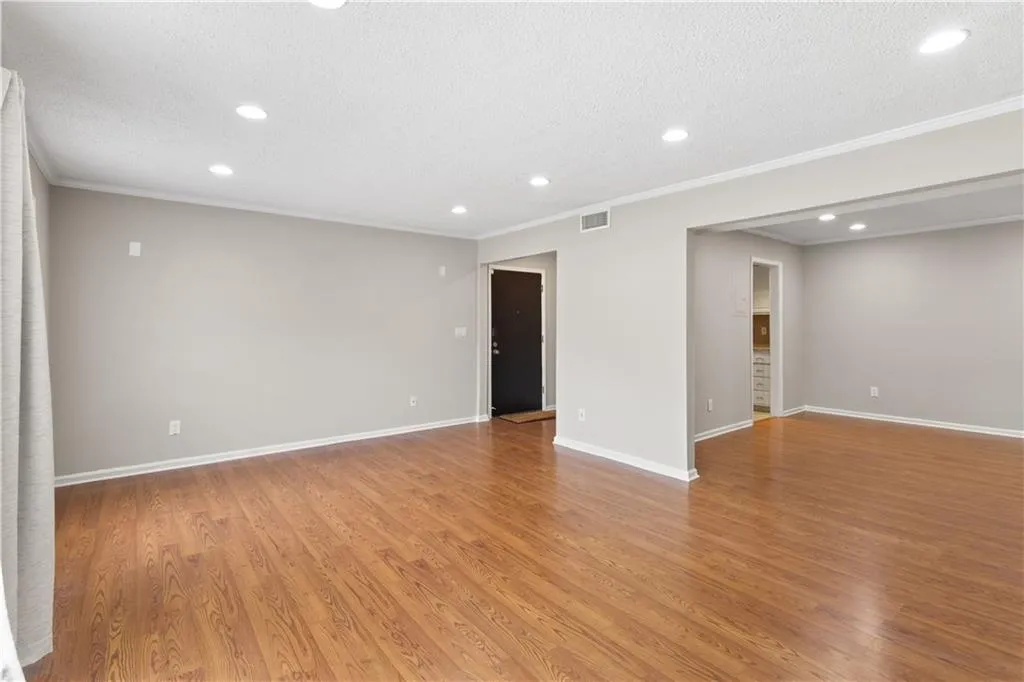 6851 Roswell Road Unit O28, Atlanta, Georgia 30328, 2 Bedrooms Bedrooms, ,2 BathroomsBathrooms,Residential,For Sale,6851 Roswell Road Unit O28,7642540