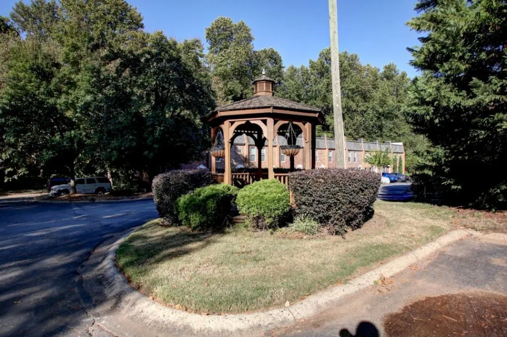 235 Winding River Drive Unit B, Sandy Springs, Georgia 30350, 2 Bedrooms Bedrooms, ,1 BathroomBathrooms,Residential,Sold,235 Winding River Drive Unit B,5917661