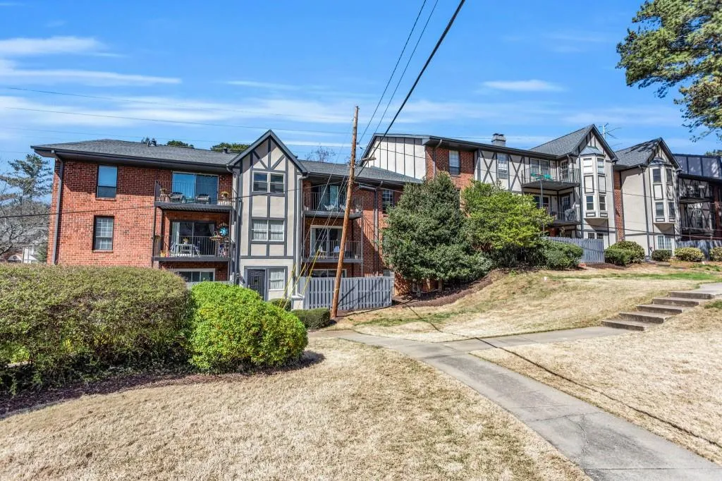 6851 Roswell Road Unit O-4, Sandy Springs, Georgia 30328, 1 Bedroom Bedrooms, ,1 BathroomBathrooms,Residential,Sold,6851 Roswell Road Unit O-4,7180961