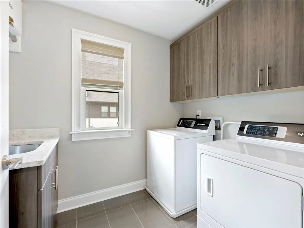 6410 Radiant Trace, Sandy Springs, Georgia 30328, 4 Bedrooms Bedrooms, ,4 BathroomsBathrooms,Residential,Sold,6410 Radiant Trace,7073808