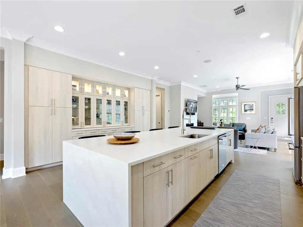 6410 Radiant Trace, Sandy Springs, Georgia 30328, 4 Bedrooms Bedrooms, ,4 BathroomsBathrooms,Residential,Sold,6410 Radiant Trace,7073808