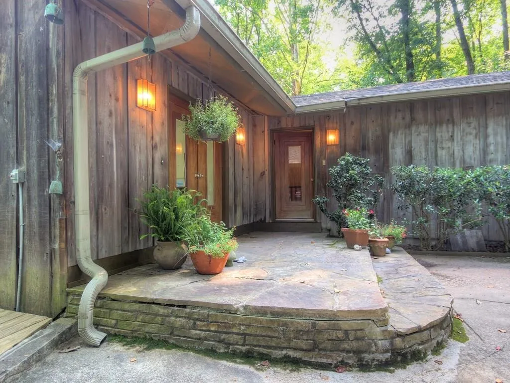 225 River North Drive, Sandy Springs, Georgia 30328, 6 Bedrooms Bedrooms, ,4 BathroomsBathrooms,Residential,Sold,225 River North Drive,5930761