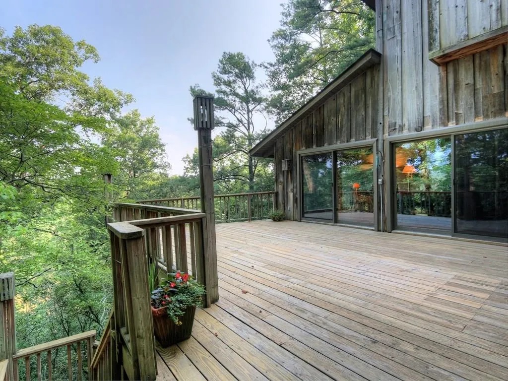 225 River North Drive, Sandy Springs, Georgia 30328, 6 Bedrooms Bedrooms, ,4 BathroomsBathrooms,Residential,Sold,225 River North Drive,5930761