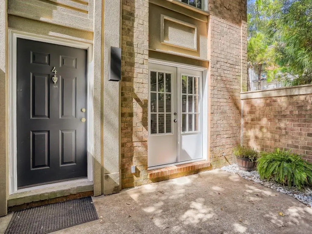 6980 Roswell Road Unit P4, Sandy Springs, Georgia 30328, 1 Bedroom Bedrooms, ,1 BathroomBathrooms,Residential,Sold,6980 Roswell Road Unit P4,7130548