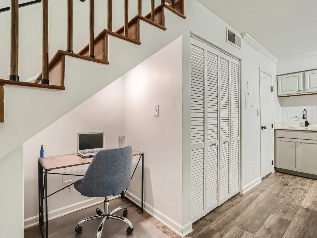 6980 Roswell Road Unit P4, Sandy Springs, Georgia 30328, 1 Bedroom Bedrooms, ,1 BathroomBathrooms,Residential,Sold,6980 Roswell Road Unit P4,7130548