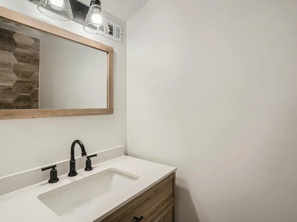 6980 Roswell Road Unit P4, Sandy Springs, Georgia 30328, 1 Bedroom Bedrooms, ,1 BathroomBathrooms,Residential,Sold,6980 Roswell Road Unit P4,7130548