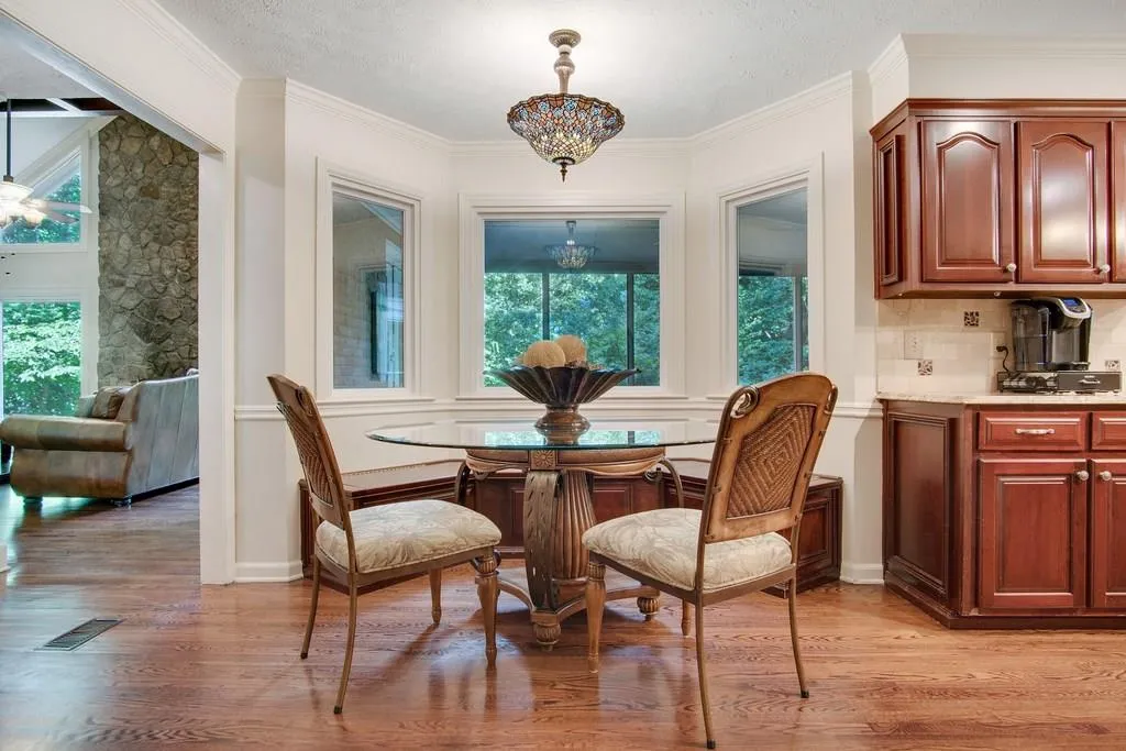 305 Skyridge Drive, Sandy Springs, Georgia 30350, 5 Bedrooms Bedrooms, ,3 BathroomsBathrooms,Residential,Sold,305 Skyridge Drive,6107487