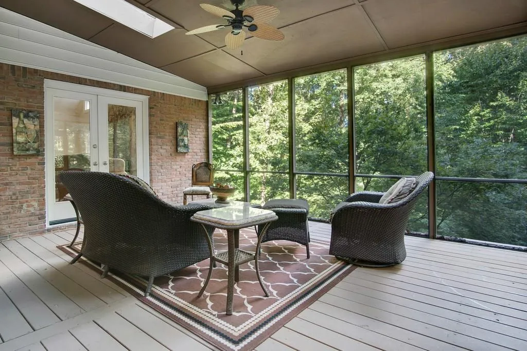 305 Skyridge Drive, Sandy Springs, Georgia 30350, 5 Bedrooms Bedrooms, ,3 BathroomsBathrooms,Residential,Sold,305 Skyridge Drive,6107487