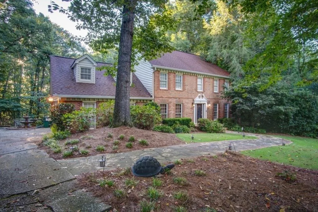 305 Skyridge Drive, Sandy Springs, Georgia 30350, 5 Bedrooms Bedrooms, ,3 BathroomsBathrooms,Residential,Sold,305 Skyridge Drive,6107487