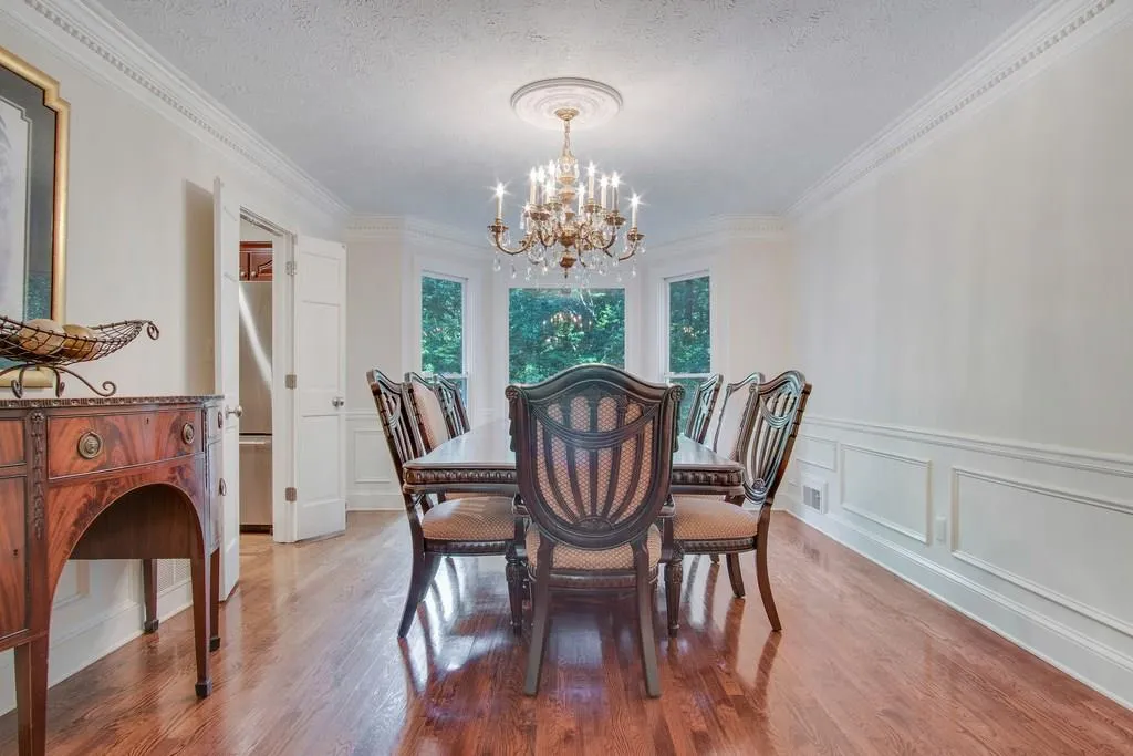 305 Skyridge Drive, Sandy Springs, Georgia 30350, 5 Bedrooms Bedrooms, ,3 BathroomsBathrooms,Residential,Sold,305 Skyridge Drive,6107487