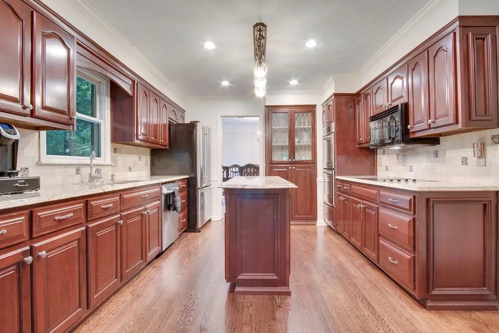 305 Skyridge Drive, Sandy Springs, Georgia 30350, 5 Bedrooms Bedrooms, ,3 BathroomsBathrooms,Residential,Sold,305 Skyridge Drive,6107487