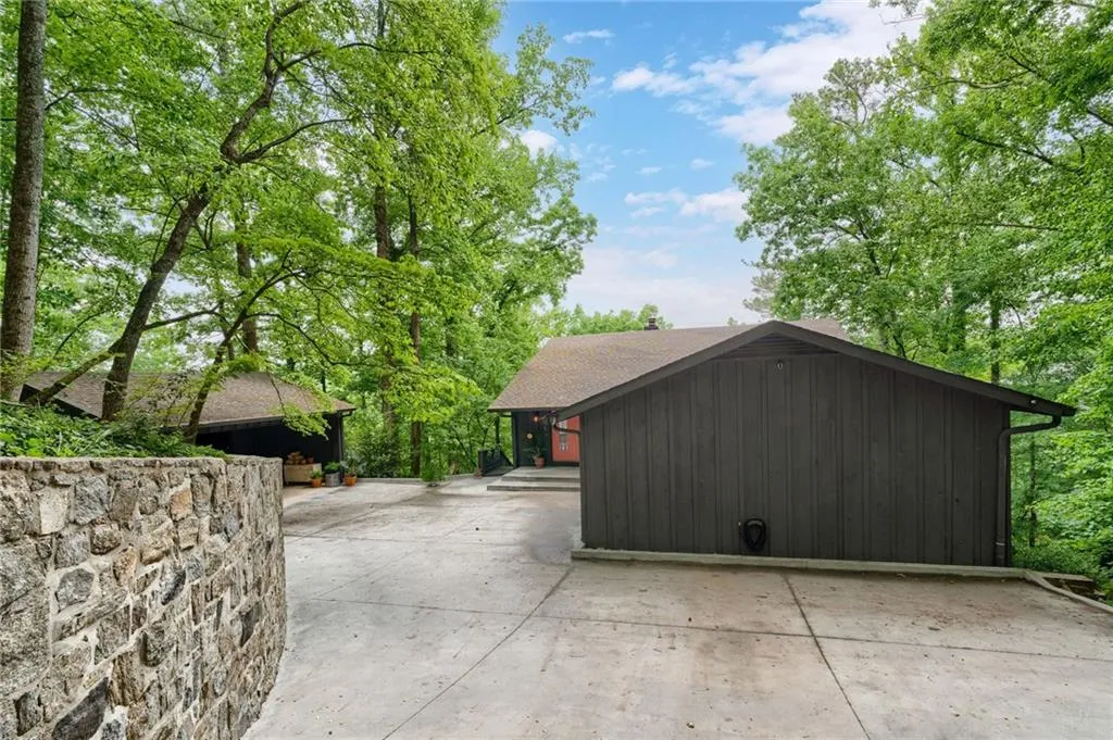 225 River North Drive, Atlanta, Georgia 30328, 5 Bedrooms Bedrooms, ,4 BathroomsBathrooms,Residential,For Sale,225 River North Drive,7762117