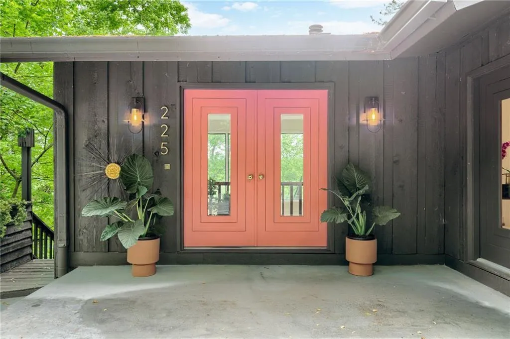225 River North Drive, Atlanta, Georgia 30328, 5 Bedrooms Bedrooms, ,4 BathroomsBathrooms,Residential,For Sale,225 River North Drive,7762117