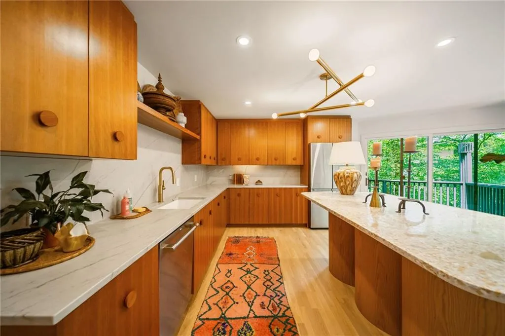 225 River North Drive, Atlanta, Georgia 30328, 5 Bedrooms Bedrooms, ,4 BathroomsBathrooms,Residential,For Sale,225 River North Drive,7762117