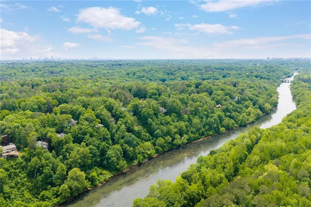 225 River North Drive, Atlanta, Georgia 30328, 5 Bedrooms Bedrooms, ,4 BathroomsBathrooms,Residential,For Sale,225 River North Drive,7762117