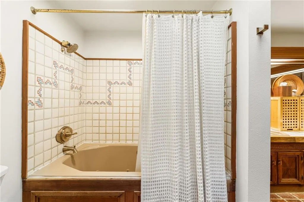 225 River North Drive, Atlanta, Georgia 30328, 5 Bedrooms Bedrooms, ,4 BathroomsBathrooms,Residential,For Sale,225 River North Drive,7762117