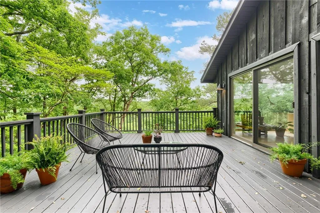 225 River North Drive, Atlanta, Georgia 30328, 5 Bedrooms Bedrooms, ,4 BathroomsBathrooms,Residential,For Sale,225 River North Drive,7762117