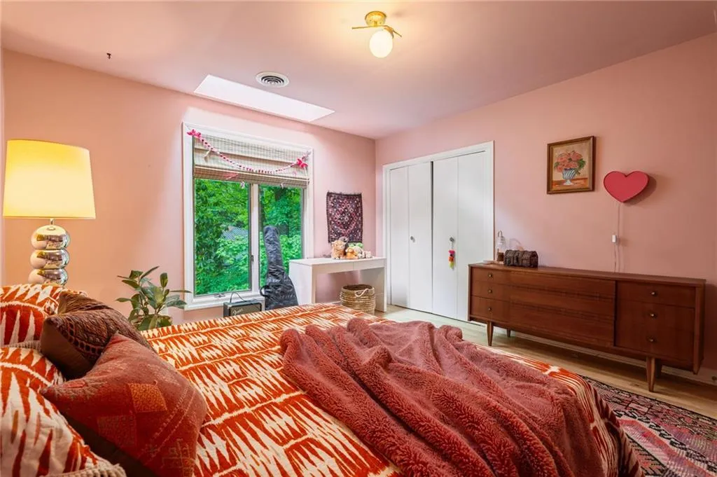 225 River North Drive, Atlanta, Georgia 30328, 5 Bedrooms Bedrooms, ,4 BathroomsBathrooms,Residential,For Sale,225 River North Drive,7762117