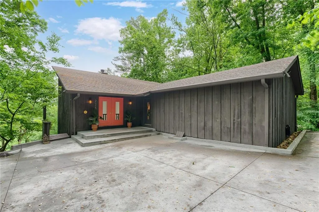 225 River North Drive, Atlanta, Georgia 30328, 5 Bedrooms Bedrooms, ,4 BathroomsBathrooms,Residential,For Sale,225 River North Drive,7762117