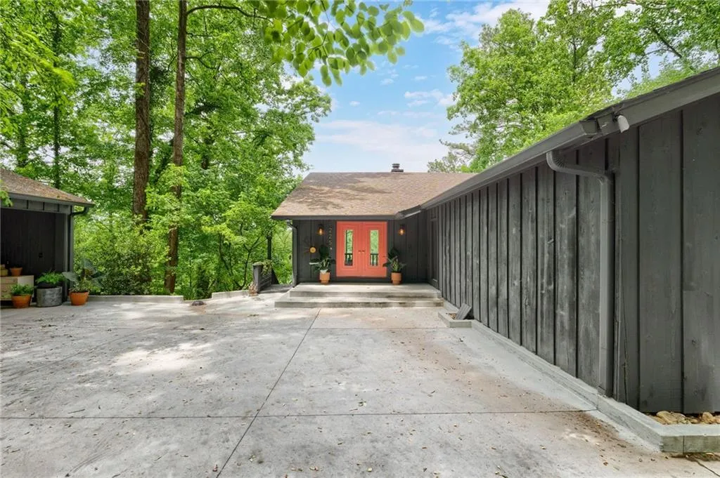 225 River North Drive, Atlanta, Georgia 30328, 5 Bedrooms Bedrooms, ,4 BathroomsBathrooms,Residential,For Sale,225 River North Drive,7762117
