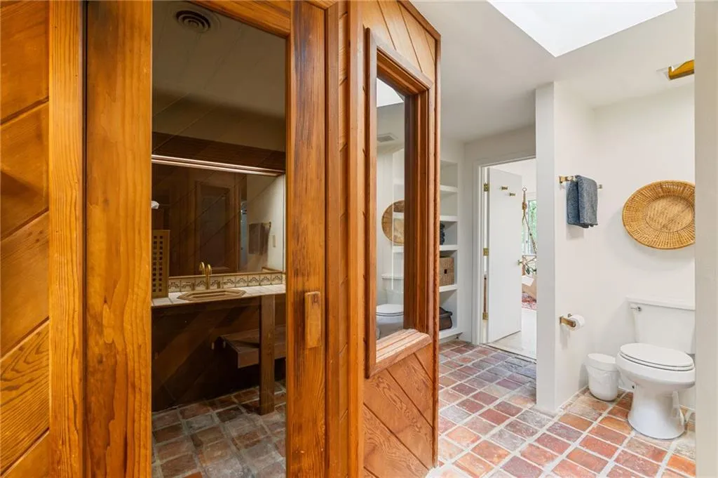 225 River North Drive, Atlanta, Georgia 30328, 5 Bedrooms Bedrooms, ,4 BathroomsBathrooms,Residential,For Sale,225 River North Drive,7762117