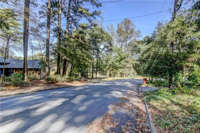 1040 Edgewater Drive, Sandy Springs, Georgia 30328, 5 Bedrooms Bedrooms, ,3 BathroomsBathrooms,Residential,Sold,1040 Edgewater Drive,6515296