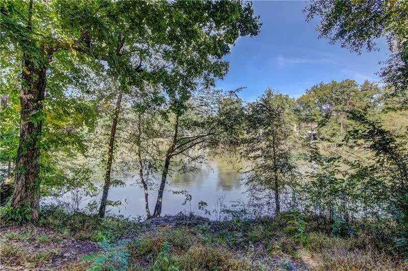 1040 Edgewater Drive, Sandy Springs, Georgia 30328, 5 Bedrooms Bedrooms, ,3 BathroomsBathrooms,Residential,Sold,1040 Edgewater Drive,6515296