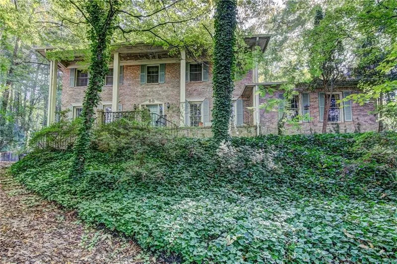 1040 Edgewater Drive, Sandy Springs, Georgia 30328, 5 Bedrooms Bedrooms, ,3 BathroomsBathrooms,Residential,Sold,1040 Edgewater Drive,6515296
