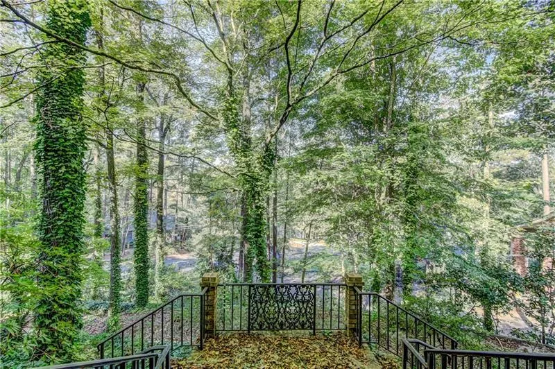 1040 Edgewater Drive, Sandy Springs, Georgia 30328, 5 Bedrooms Bedrooms, ,3 BathroomsBathrooms,Residential,Sold,1040 Edgewater Drive,6515296