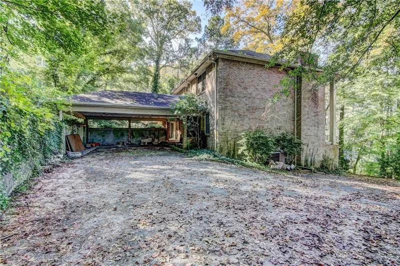 1040 Edgewater Drive, Sandy Springs, Georgia 30328, 5 Bedrooms Bedrooms, ,3 BathroomsBathrooms,Residential,Sold,1040 Edgewater Drive,6515296