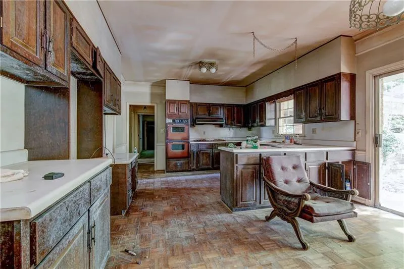 1040 Edgewater Drive, Sandy Springs, Georgia 30328, 5 Bedrooms Bedrooms, ,3 BathroomsBathrooms,Residential,Sold,1040 Edgewater Drive,6515296