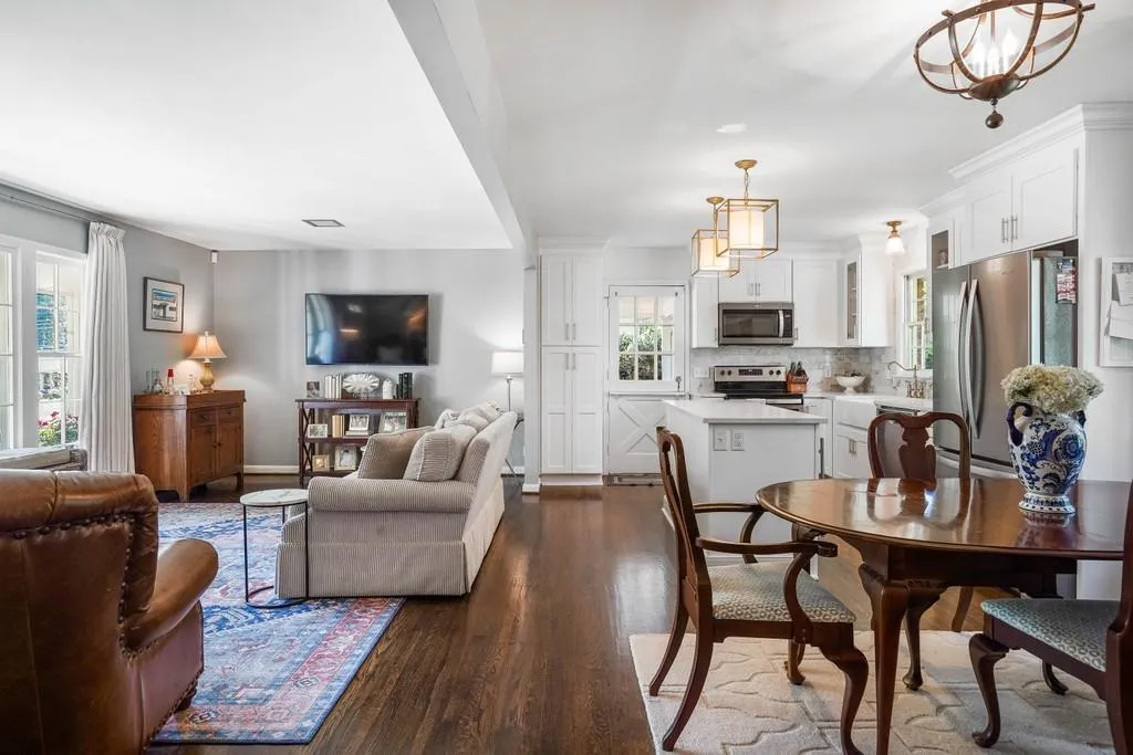 6500 Whispering Lane Ne, Atlanta, Georgia 30328, 3 Bedrooms Bedrooms, ,2 BathroomsBathrooms,Residential,Sold,6500 Whispering Lane Ne,6865771