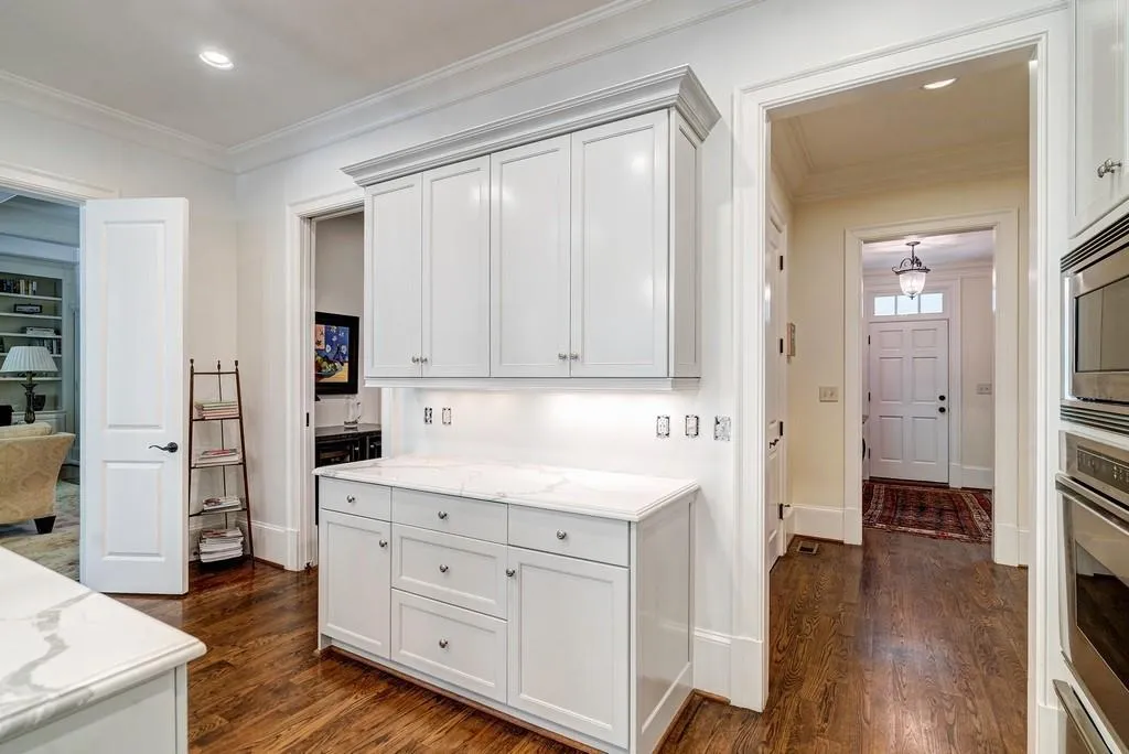 914 Davis Drive, Atlanta, Georgia 30327, 7 Bedrooms Bedrooms, ,5 BathroomsBathrooms,Residential,Sold,914 Davis Drive,6588324