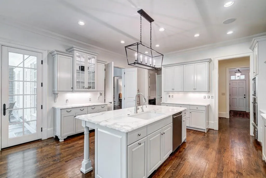 914 Davis Drive, Atlanta, Georgia 30327, 7 Bedrooms Bedrooms, ,5 BathroomsBathrooms,Residential,Sold,914 Davis Drive,6588324