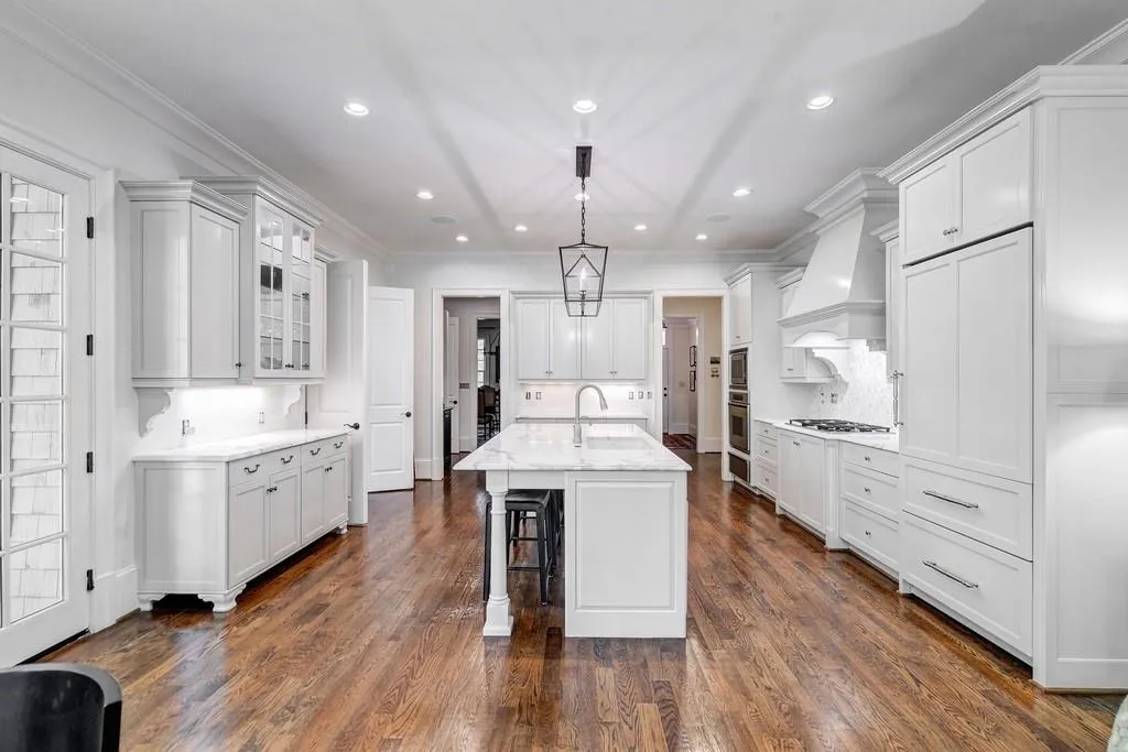914 Davis Drive, Atlanta, Georgia 30327, 7 Bedrooms Bedrooms, ,5 BathroomsBathrooms,Residential,Sold,914 Davis Drive,6588324