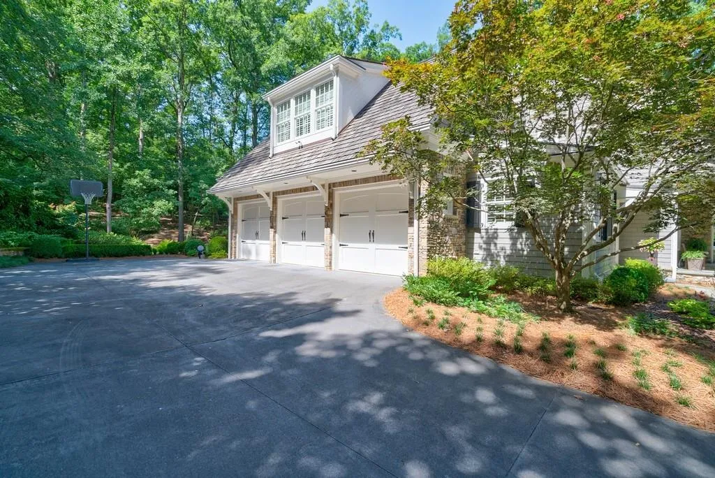 914 Davis Drive, Atlanta, Georgia 30327, 7 Bedrooms Bedrooms, ,5 BathroomsBathrooms,Residential,Sold,914 Davis Drive,6588324