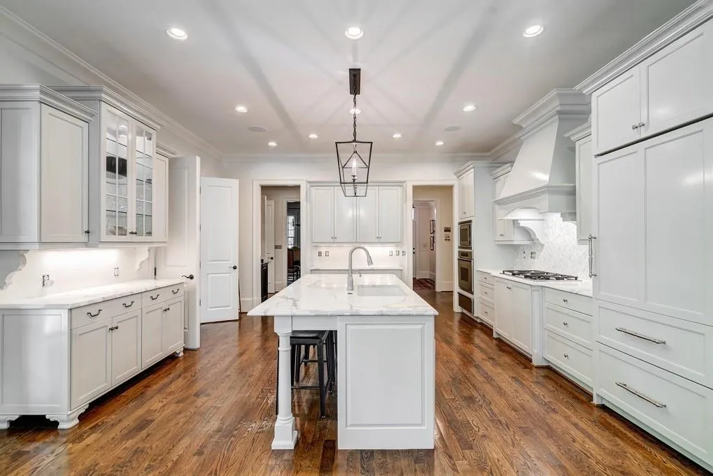 914 Davis Drive, Atlanta, Georgia 30327, 7 Bedrooms Bedrooms, ,5 BathroomsBathrooms,Residential,Sold,914 Davis Drive,6588324