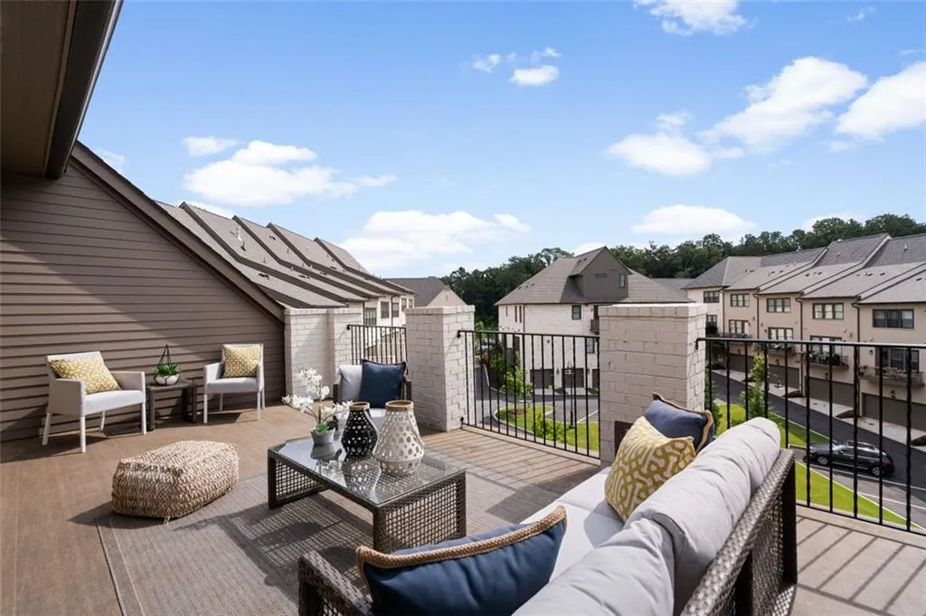 6771 Encore Boulevard, Sandy Springs, Georgia 30328, 5 Bedrooms Bedrooms, ,4 BathroomsBathrooms,Residential,Sold,6771 Encore Boulevard,6905626